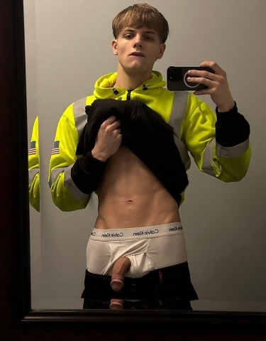 Twink Selfie