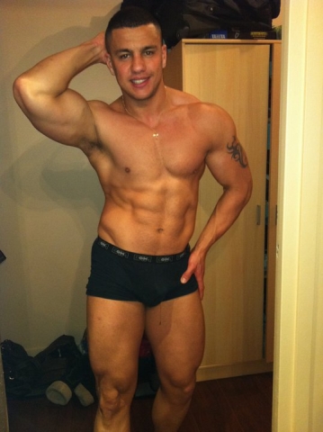 Samuel,militaire en slip 
