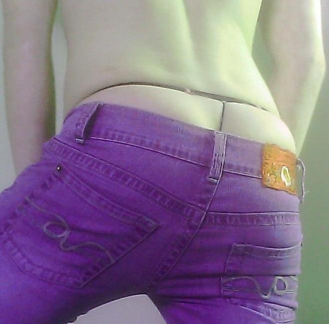 In enger Damen Jeans und Tanga