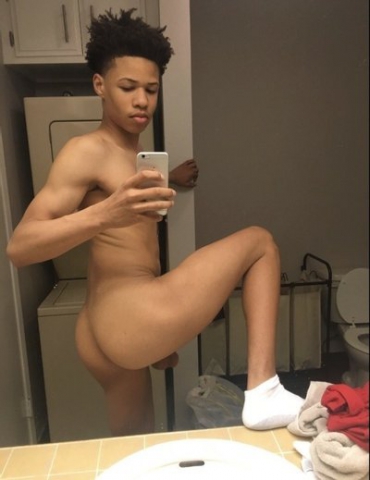 Pretty Black Twink showing off beautiful Booty 