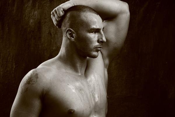 Julien,muscle et sueur