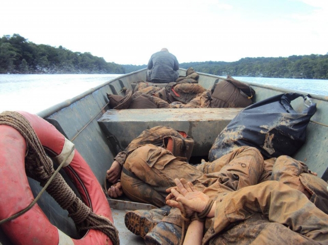 Captured and bound : French soldiers