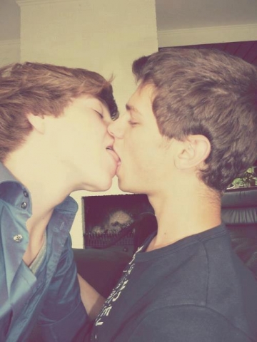 kissin` boys
