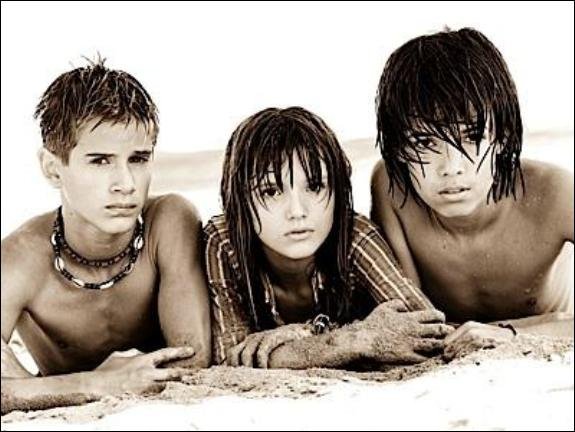 Remy Thorne and friends at the beach