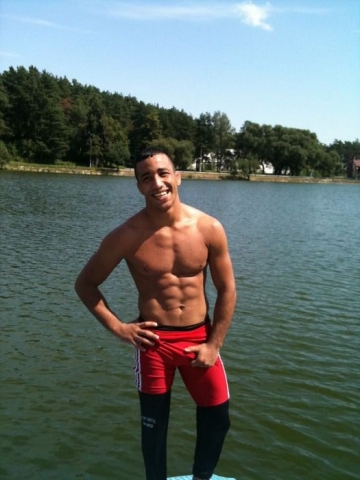 Tarik , se touche pour les hommes