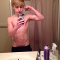 XskyzX Selfies 820