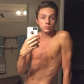 XskyzX Selfies 811